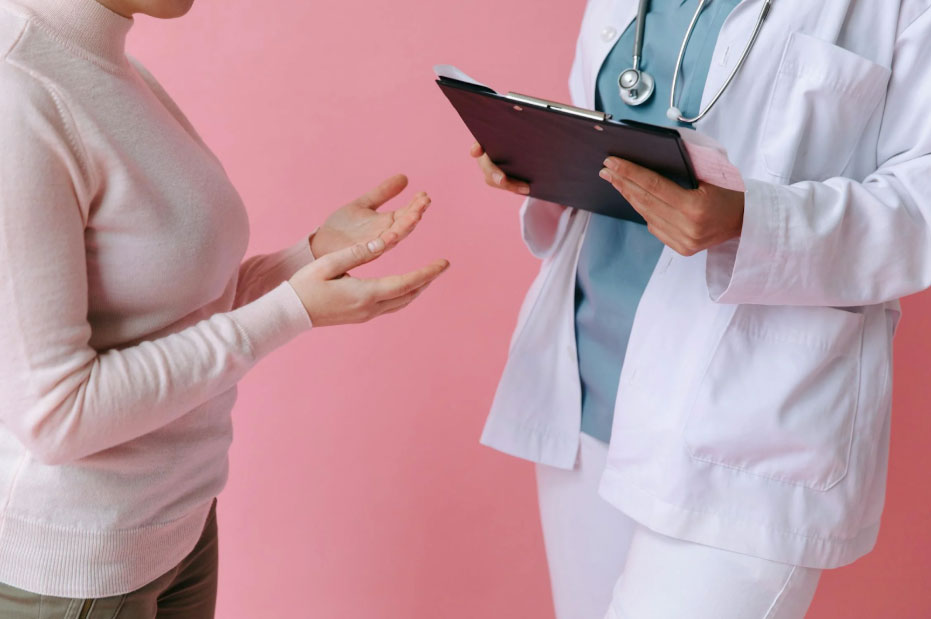 Doctor consulting a Patient
